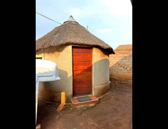 2 BEDROOM HOUSE FOR SALE IN PROTEA SOUTH